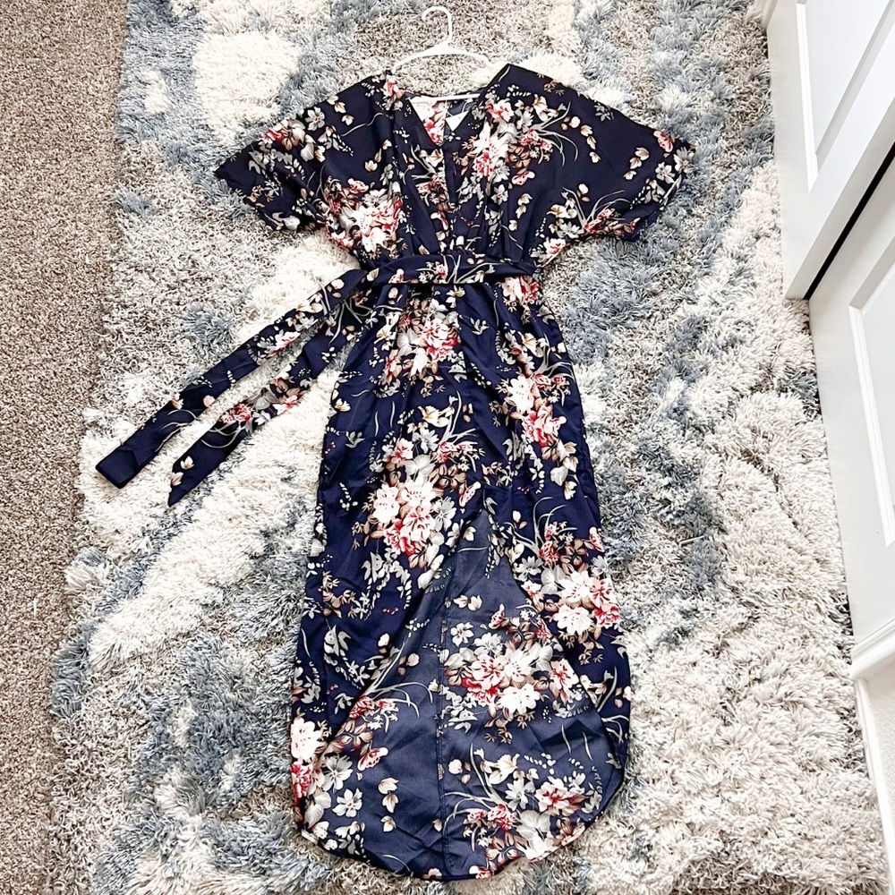 YOINS lightweight navy floral dress. Size large.